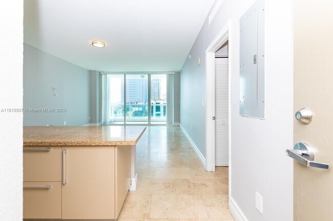 Foto del edificio - 500 NE 29th St