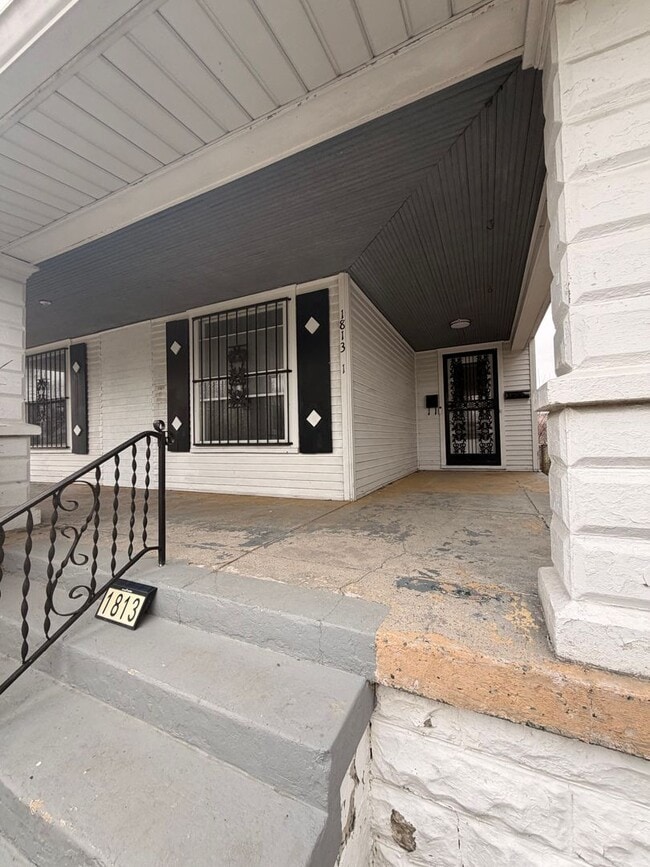 Photo - 1813 W Gaulbert Ave Apartment