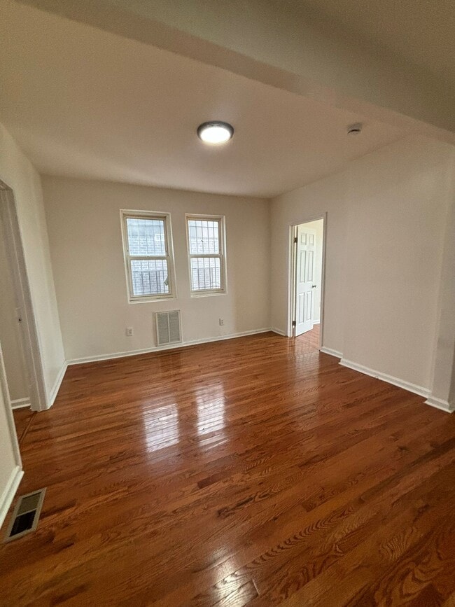 Building Photo - 652 S 11th St
