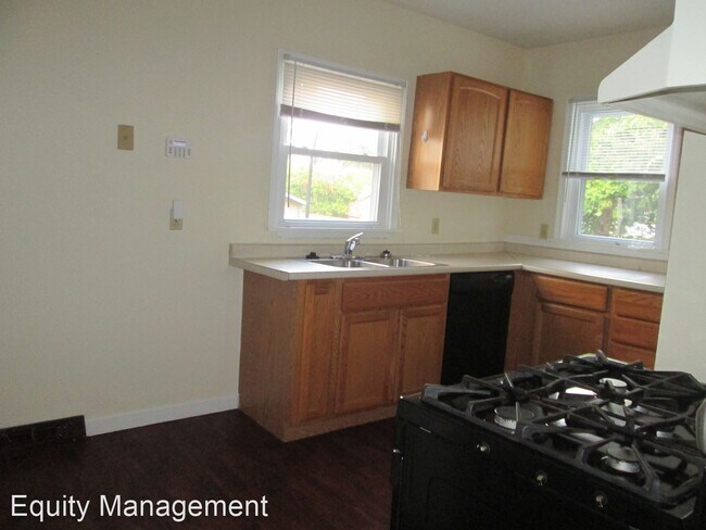Building Photo - 3 br, 1 bath House - 132 E. Liberty Street