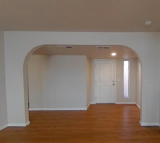 Foto del edificio - Available early June - Unfurnished Long Term