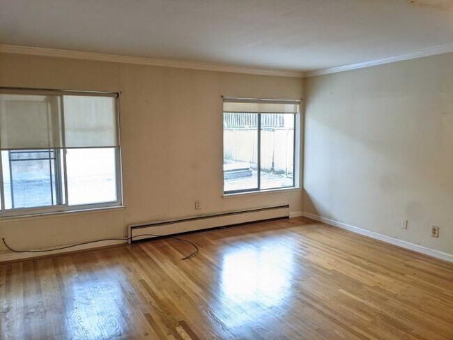 Building Photo - bedroom in San Francisco CA 94112