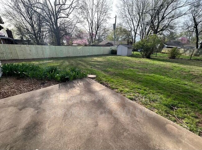 Foto del edificio - 3682 W Harrison St