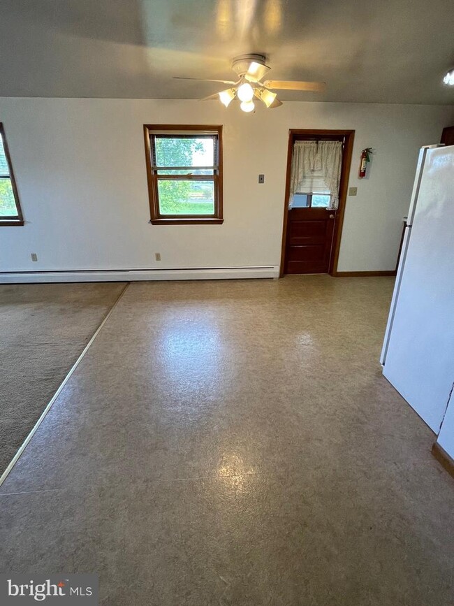 Building Photo - 2088 Milford Square Pike