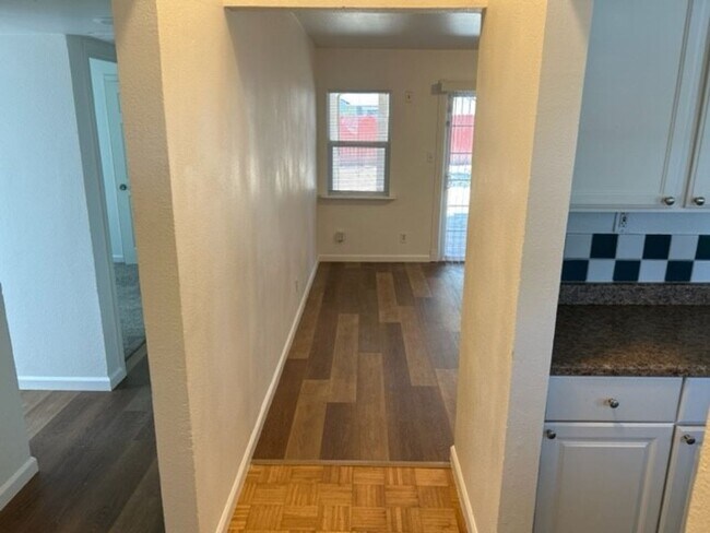 Foto del edificio - House:  3 Bedroom / 1 Bathroom - North Highlands