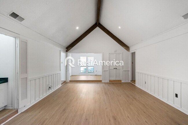 Foto del edificio - Newly Renovated 3/2 in a Quiet Neighborhood