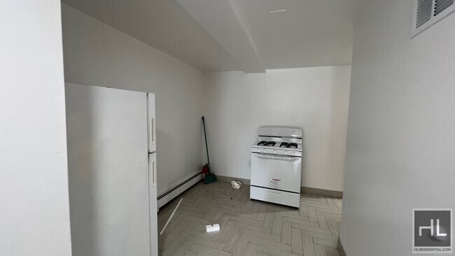 Foto del edificio - GUT RENOVATED LARGE ROOM FOR RENT BROOKLYN...