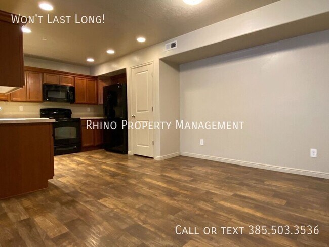 Foto del edificio - 6941 Village River Ln