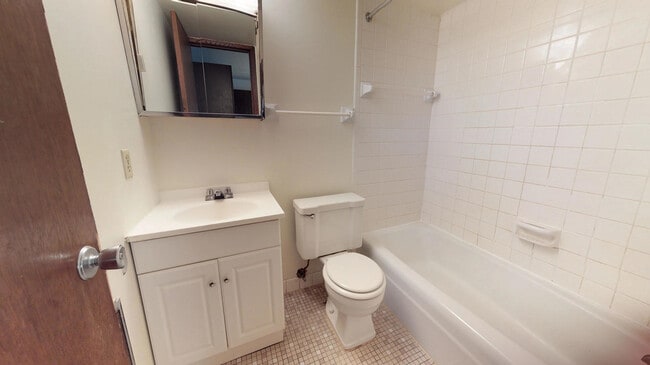 Building Photo - 542 W Doty St