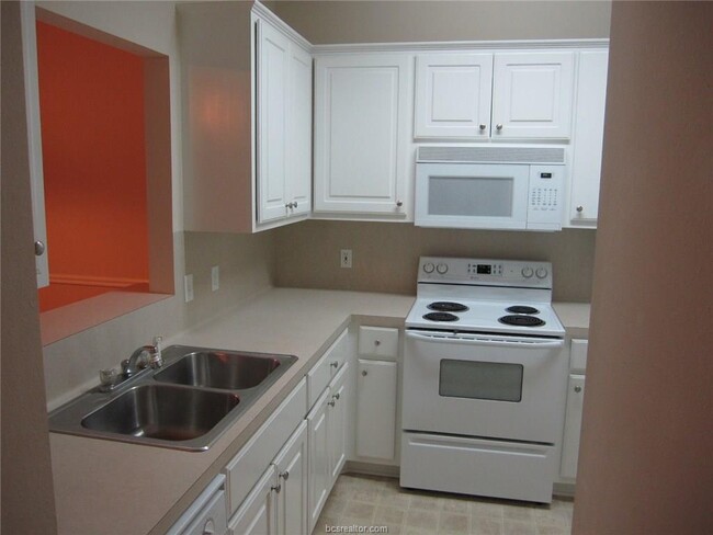 Foto del edificio - 1702 Deacon Dr
