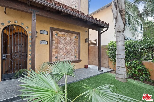 Front Yard - 4307 1/2 S Centinela Ave
