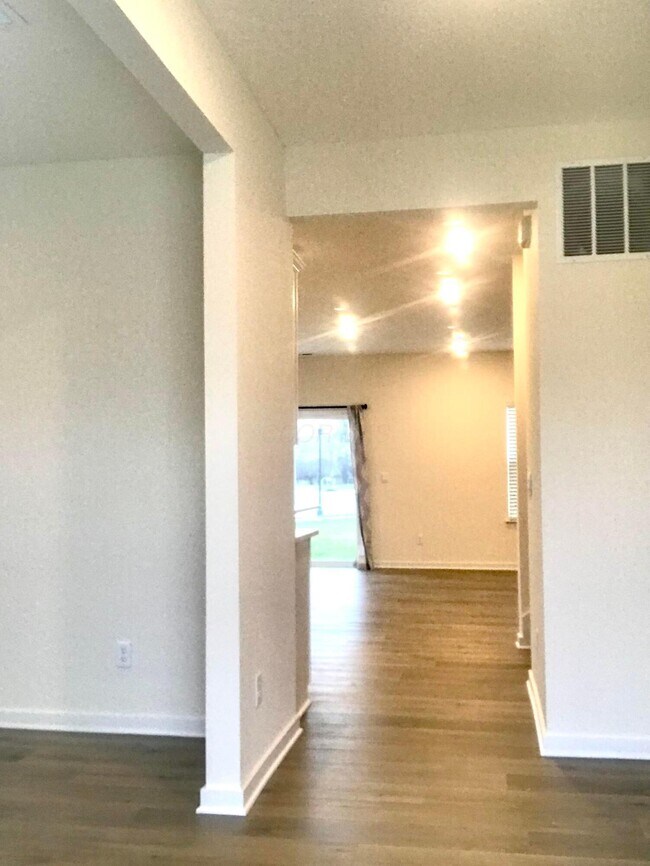 Foto del edificio - 467 Garnet Rnch Dr