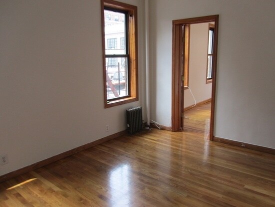 Sala de estar - 230 Brook Ave