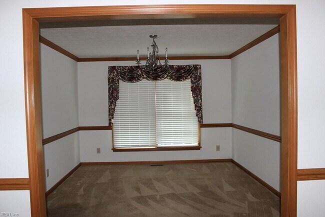 Foto del edificio - Call Sabrina Thomas Office at 757-767-0767 for more information