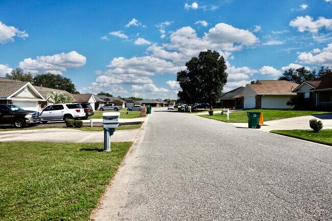 Building Photo - 2822 Tamiami Trail