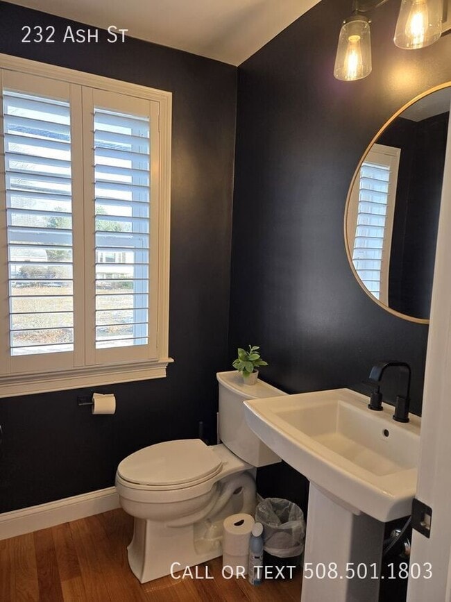 Building Photo - 232 Ash St