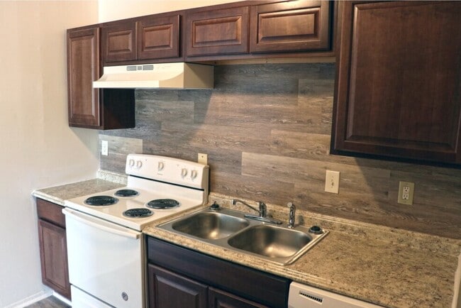 UPDATED KITCHEN - Pines Lapeer West Apartments