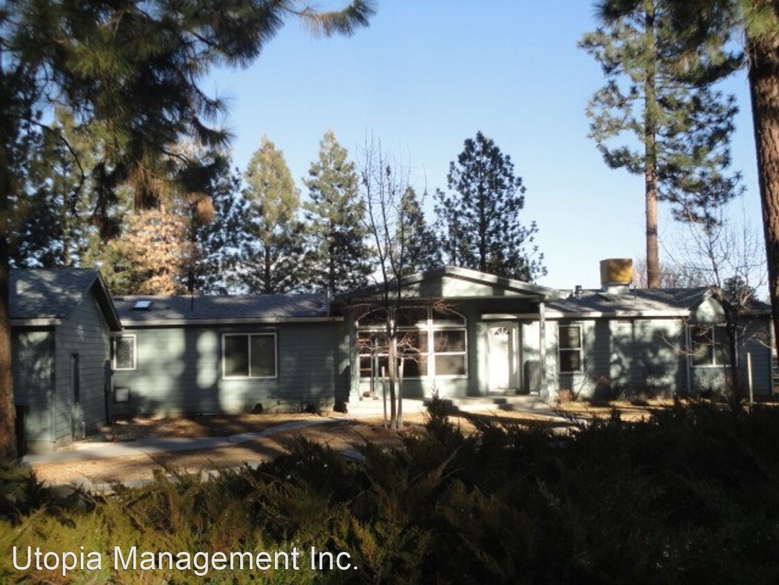 Primary Photo - 4 br, 2 bath House - 470-470 Circle Drive