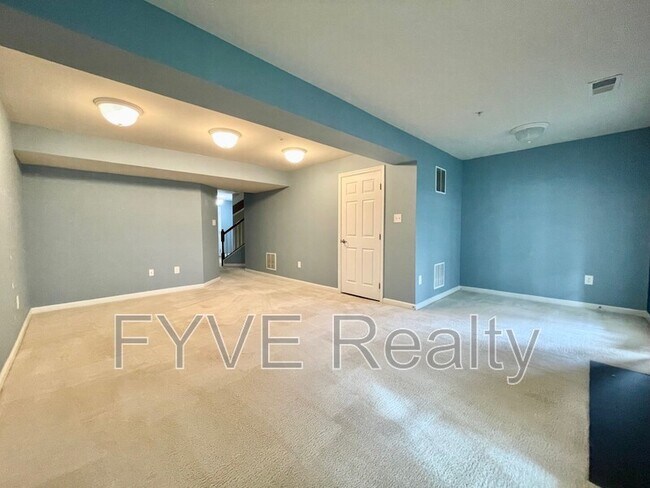 Building Photo - 723 Olive Wood Ln