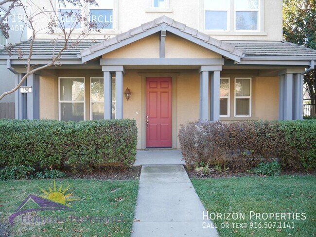 Building Photo - Spacious 4 Bed 2.5 Bath 1957 Sq. Ft. Sacra...