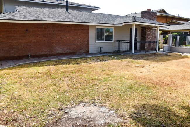 Building Photo - Olive (815) North
