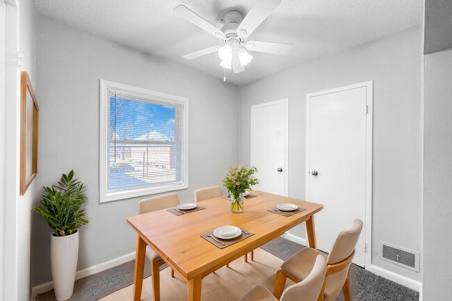 Living Room - Wakonda Village and Manor Apartment Homes