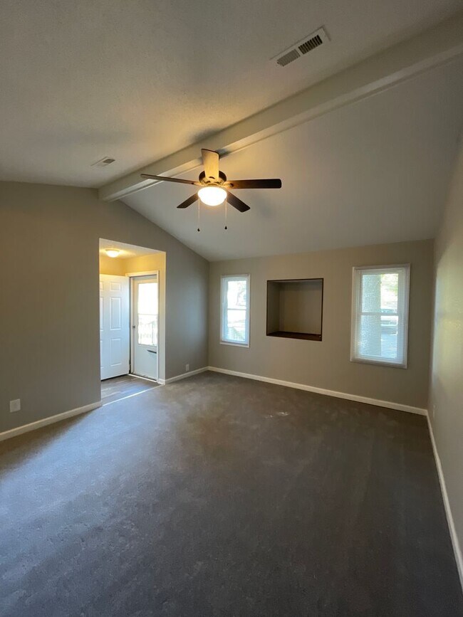 Foto del edificio - Duplex For Rent