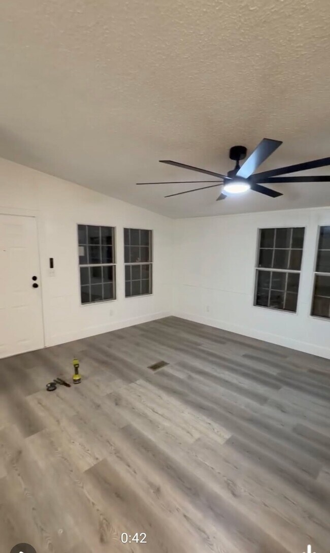 Foto del edificio - 5831 Dylan Dr