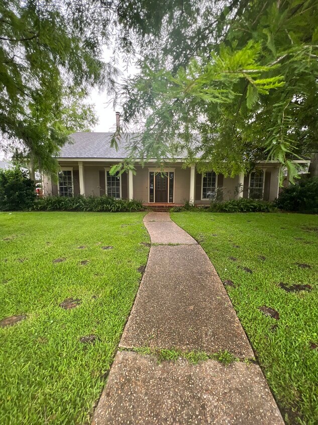 Primary Photo - 155 Villere Dr