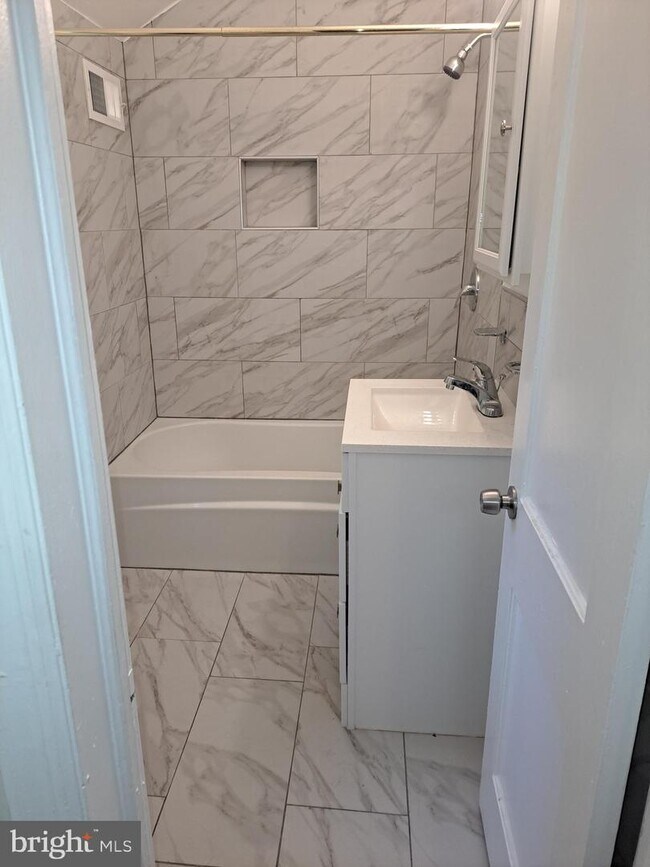 Foto del edificio - 8719 Sundale Dr