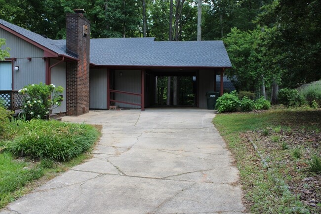 Building Photo - 113 Lake Dr