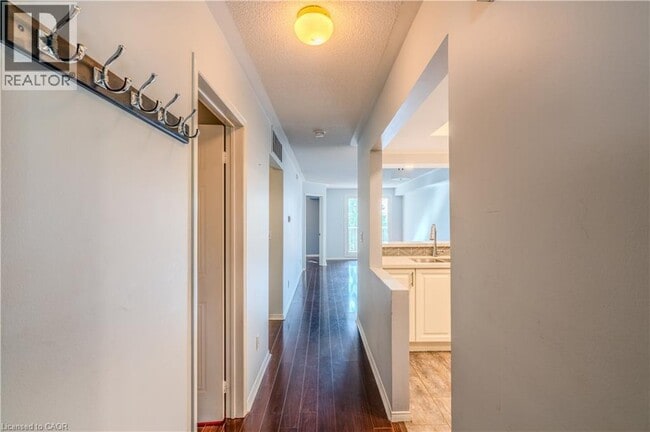 Building Photo - 55 Bristol Rd E