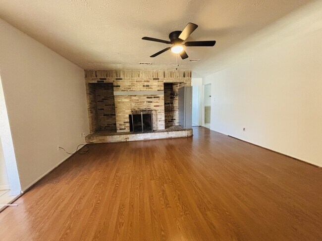 Foto del edificio - 9515 Water Park Ct