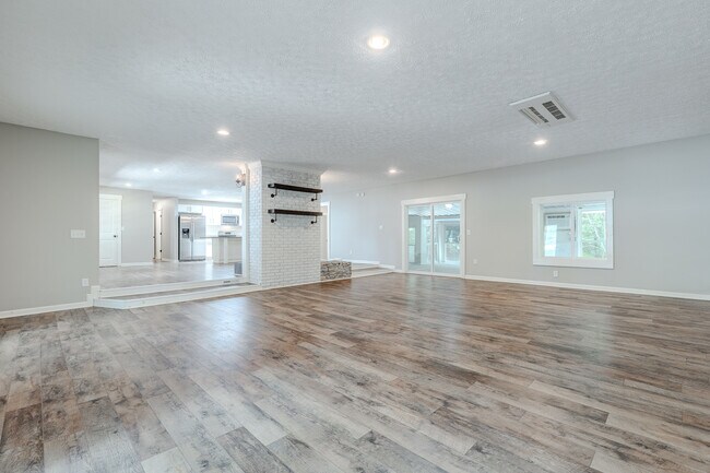 Building Photo - 343 Meadowview Dr