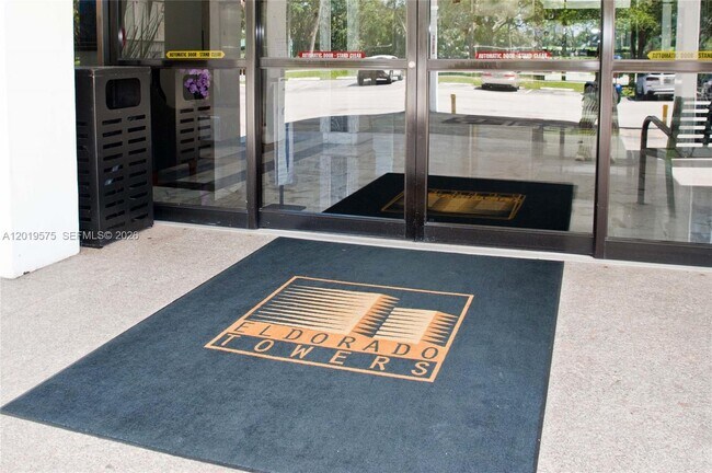 Foto del edificio - 3675 N Country Club Dr