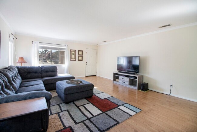 Building Photo - Small dogs alllowed . All appliance. Palom...