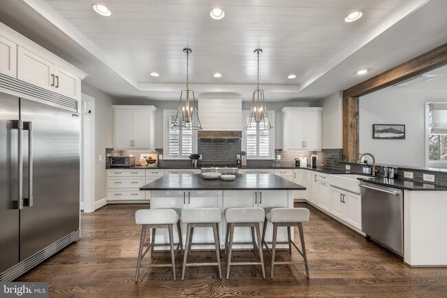 Foto del edificio - 323 S West St