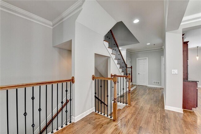 Building Photo - 486 Vinings Estates Dr SE
