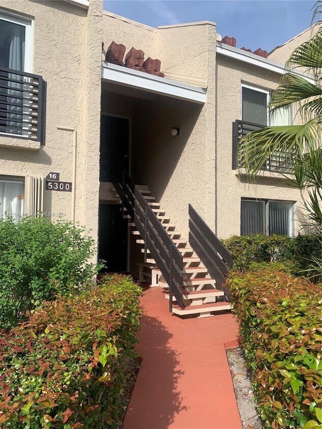 Primary Photo - 5300 NE 6th Ave