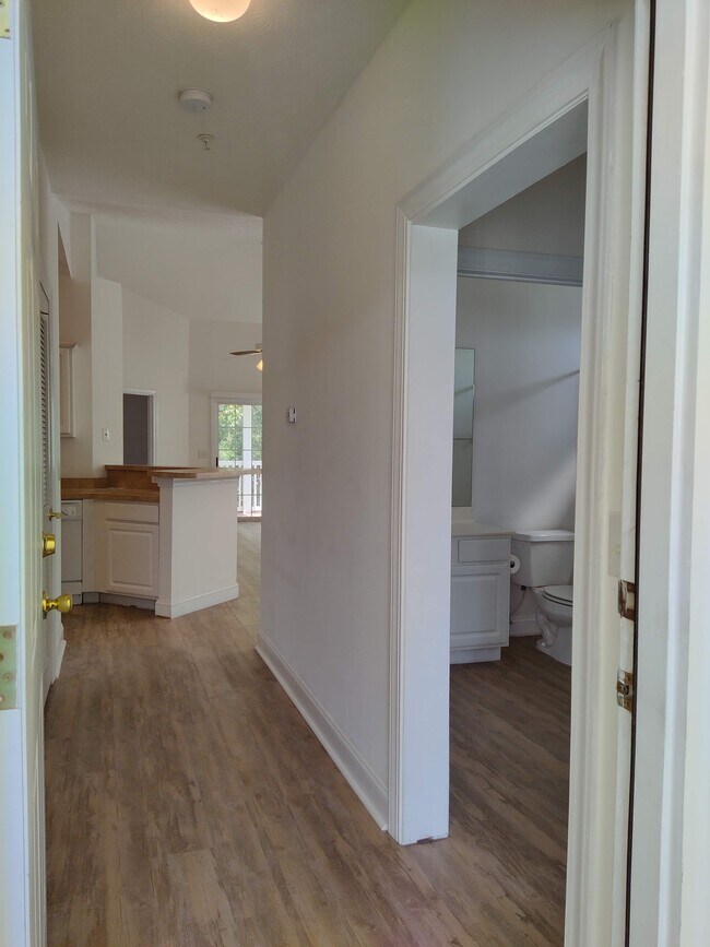 Building Photo - 119 Fountain Pointe Ln