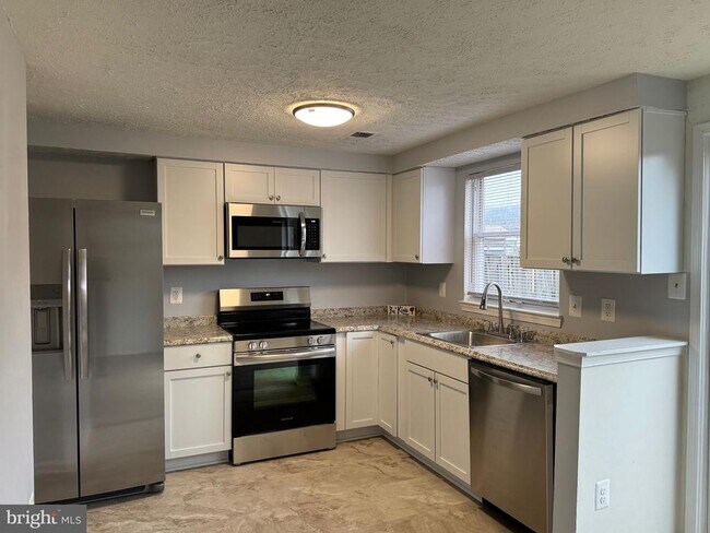 Building Photo - 15112 Arum Pl