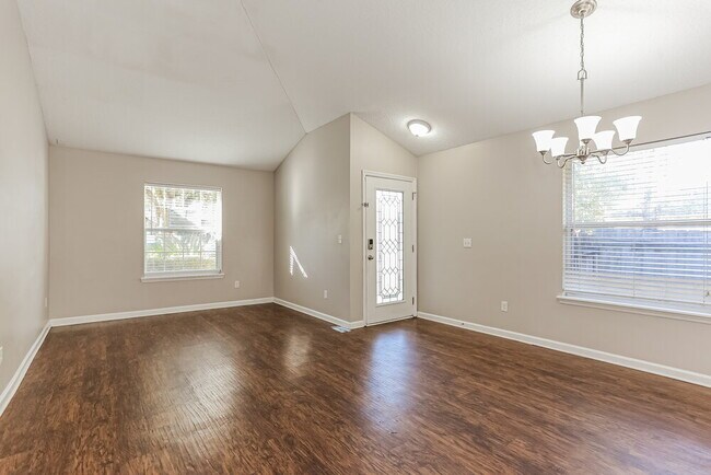 Foto del edificio - 10975 Campus Heights Ln