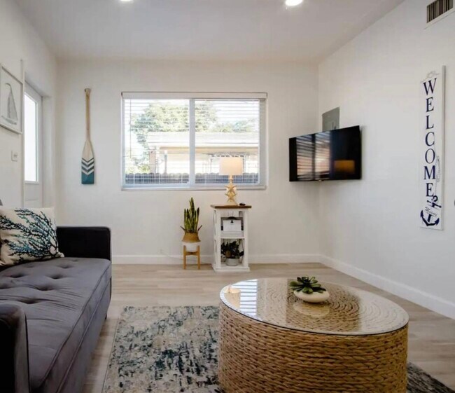 Foto del edificio - 2160 NW 18th Ter