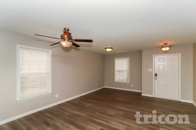 Foto del edificio - 1405 Matthew Allen Cir