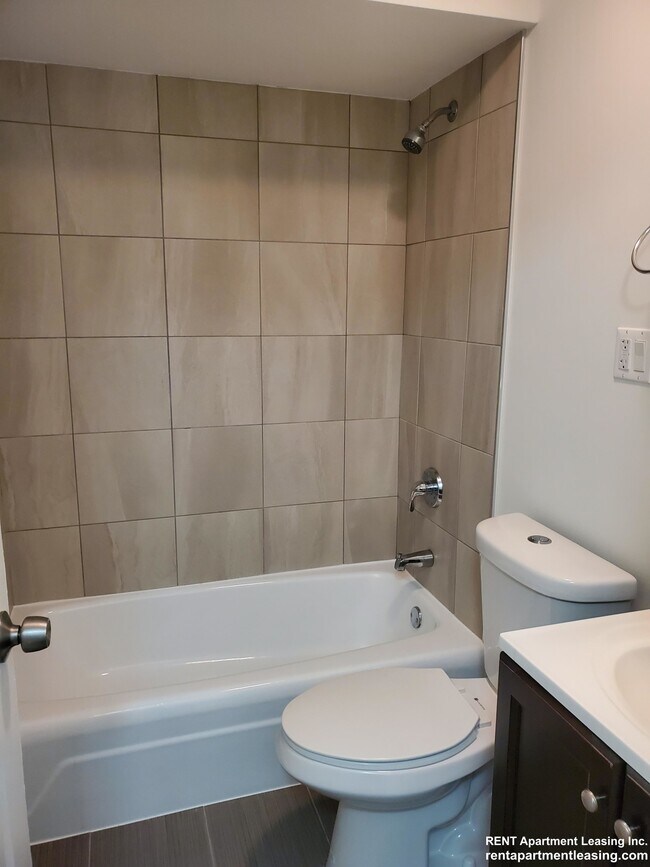 Foto del edificio - 6211 N Kenmore Ave