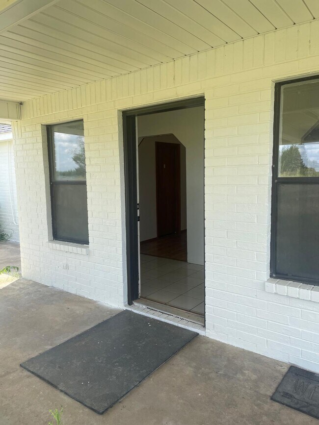 Building Photo - 10178 US-82