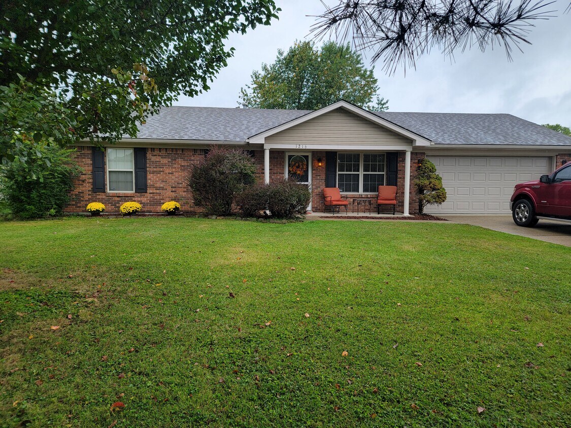 Foto principal - 1216 Pebble Creek Dr