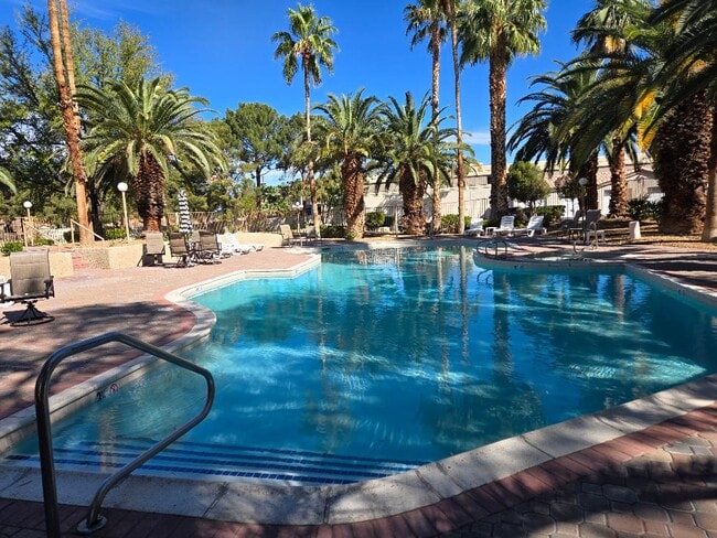 Building Photo - 6480 Annie Oakley Dr