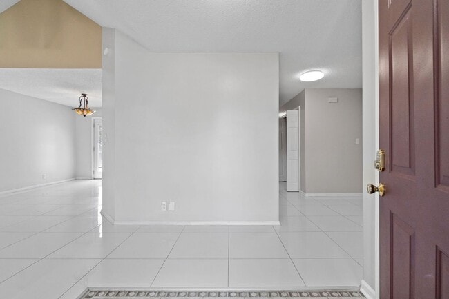 Building Photo - 1435 Amy Ave