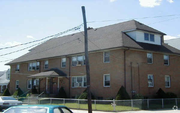 Primary Photo - 123 Bergen St